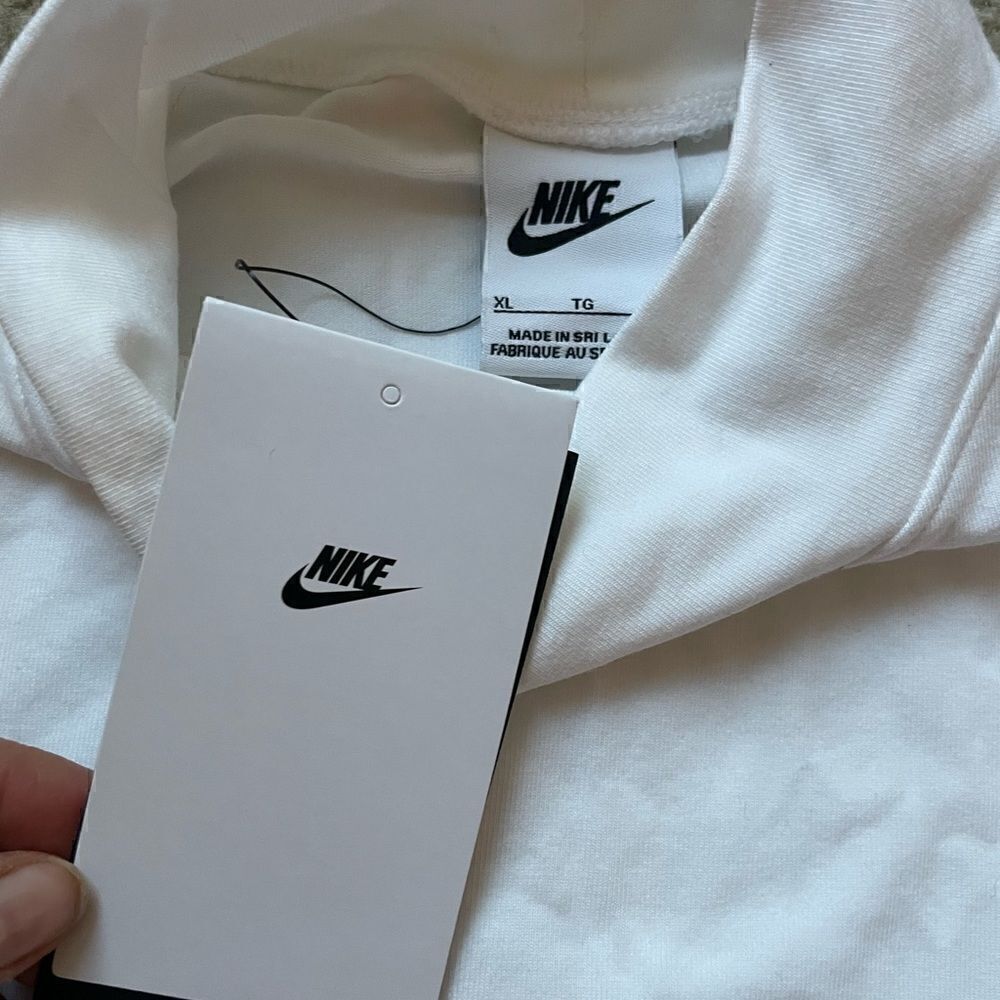 NIKE WMNS SLEEVELESS MOCK TOP WHITE SIZE XL - Picture 3 of 9